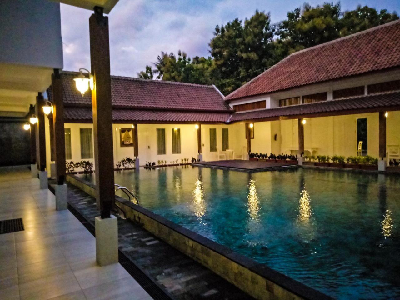 Sinom Borobudur Heritage Hotel มาเกอลัง ภายนอก รูปภาพ